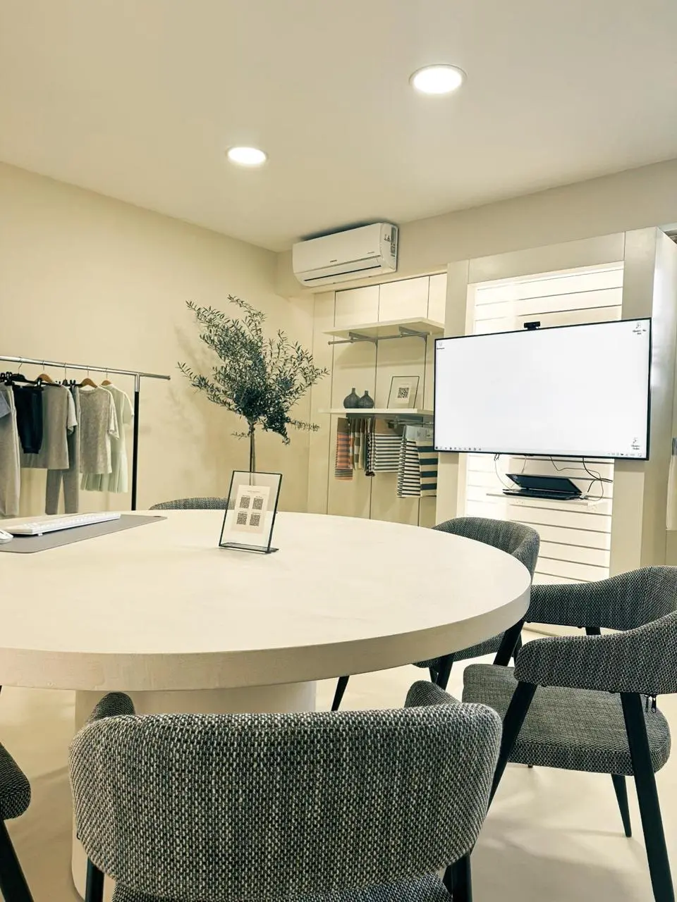 FIL NOIR showroom